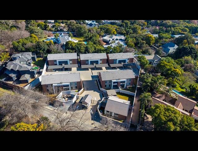 3 BEDROOM APARTMENT FOR SALE IN BRYANSTON